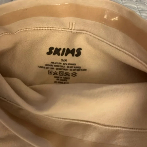 *Final Price* SKIMS Sculpting Mid Waist Brief Shapewear Size S/M NWOT Clay/Sand - Picture 4 of 5